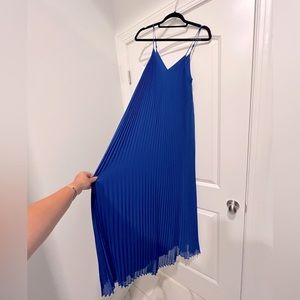 Pleated Maxi Dress 💙